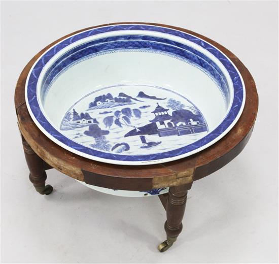 A large Chinese export blue and white basin, Jiaqing period,